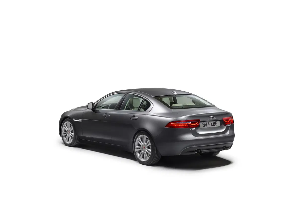 Jaguar XE 2.0 D 180 CV aut. R-Sport (23)
