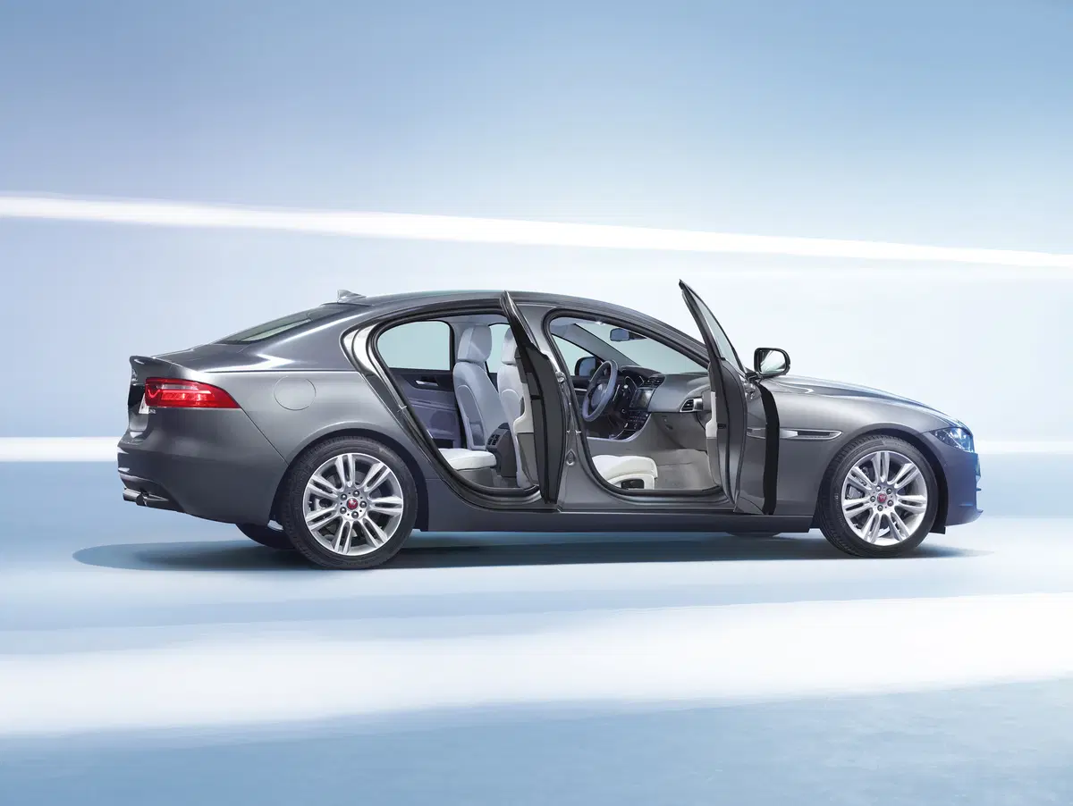 Jaguar XE 2.0 D 180 CV aut. R-Sport (26)