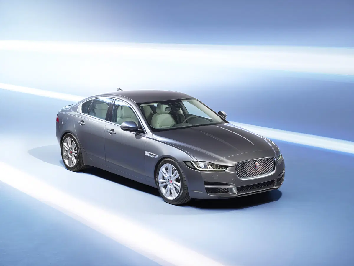 Jaguar XE 2.0 D 180 CV aut. R-Sport (27)