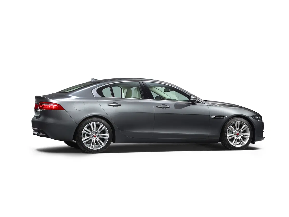 Jaguar XE 2.0 D 180 CV aut. R-Sport (24)