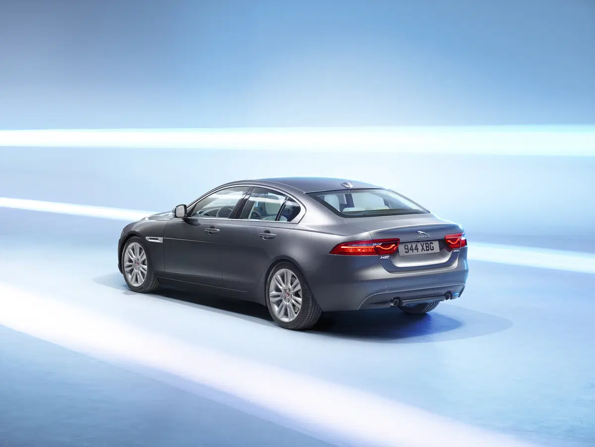 Jaguar XE 2.0 D 180 CV aut. R-Sport (29)