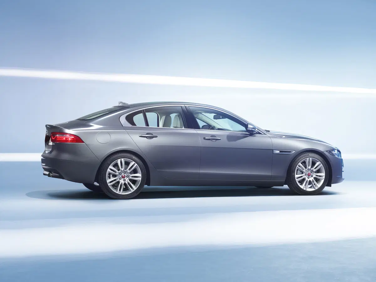 Jaguar XE 2.0 D 180 CV aut. R-Sport (30)