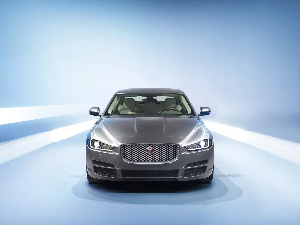 Jaguar XE 2.0 D 180 CV aut. R-Sport (31)