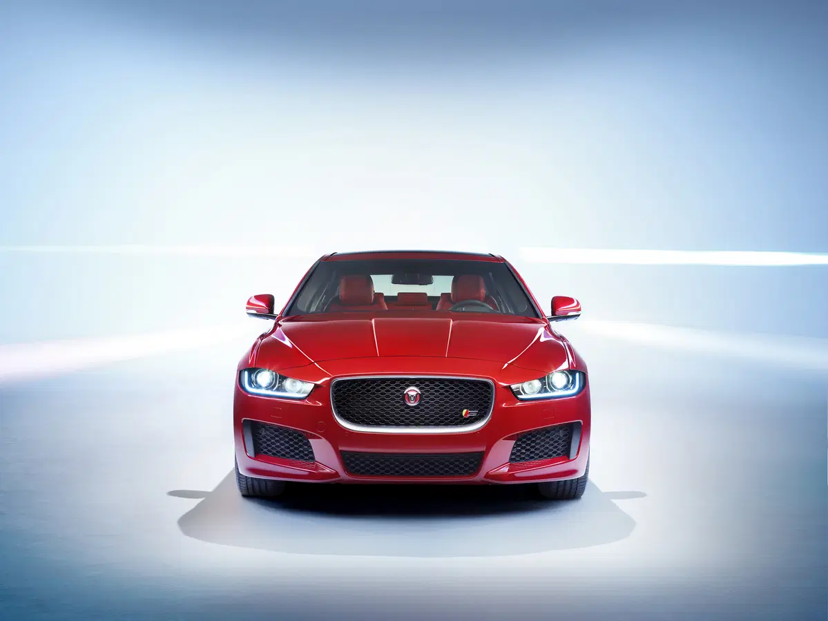 Jaguar XE 2.0 D 180 CV aut. R-Sport (33)