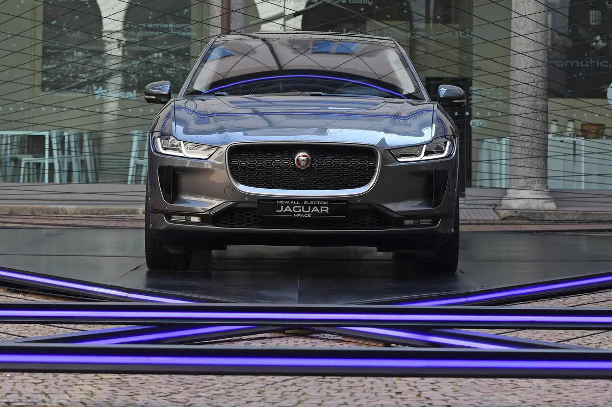Milano Design Week 2018, Gallery: le auto al Fuorisalone del Mobile di Milano (11)