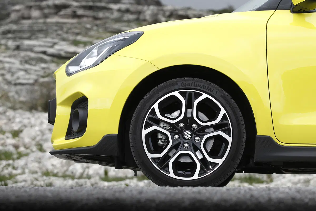 Suzuki Swift Sport 2018, 975 Kg di divertimento  (12)
