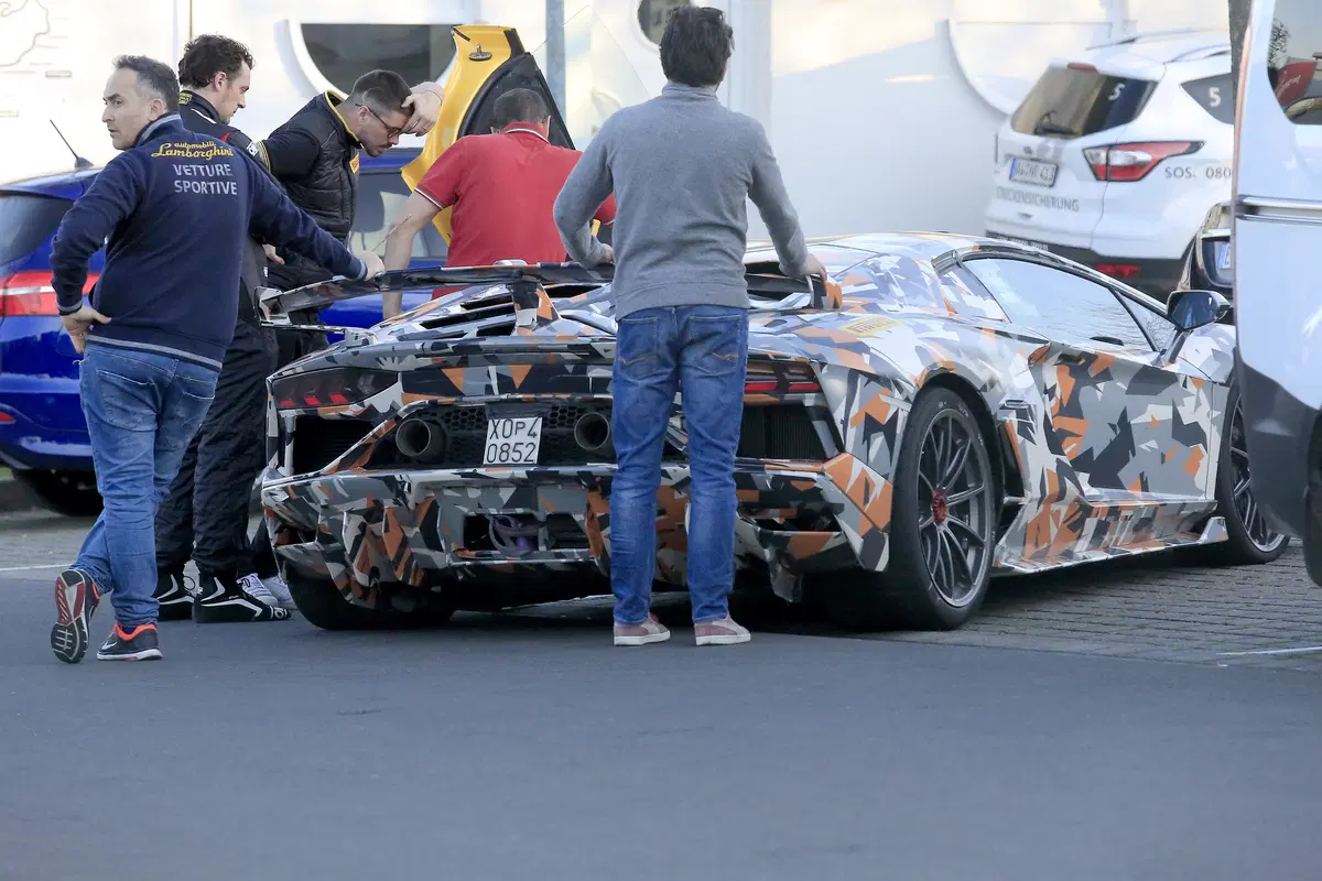 Lamborghini Aventador. È questa la versione Jota?  (5)