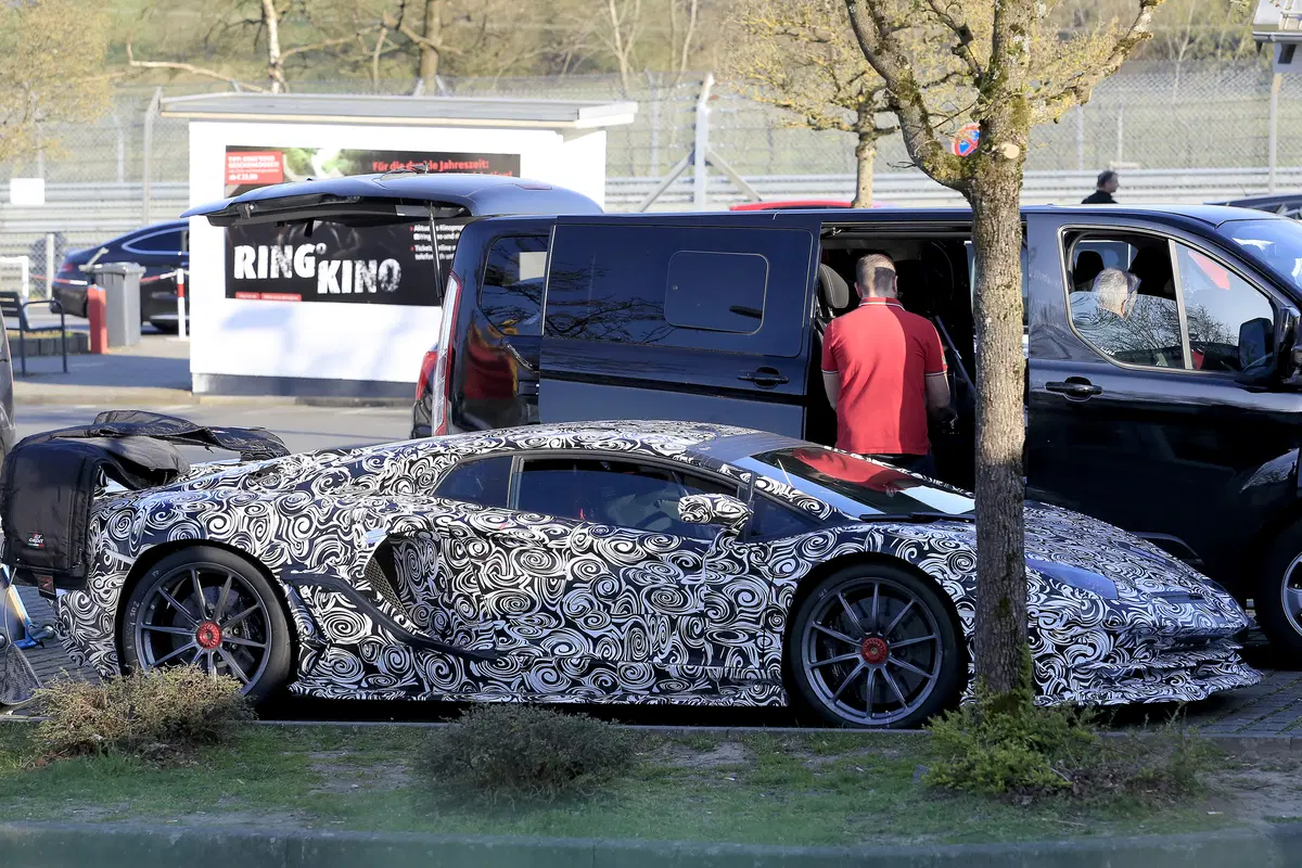 Lamborghini Aventador. È questa la versione Jota?  (3)