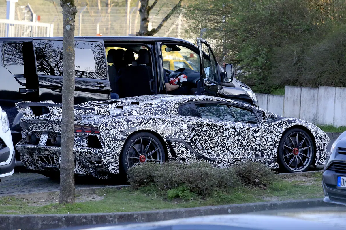 Lamborghini Aventador. È questa la versione Jota?  (2)