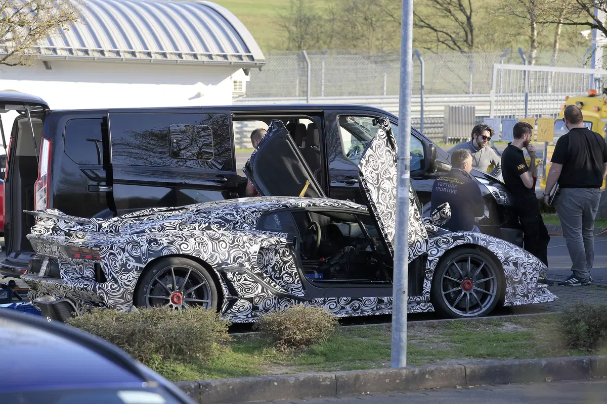 Lamborghini Aventador. È questa la versione Jota?  (7)