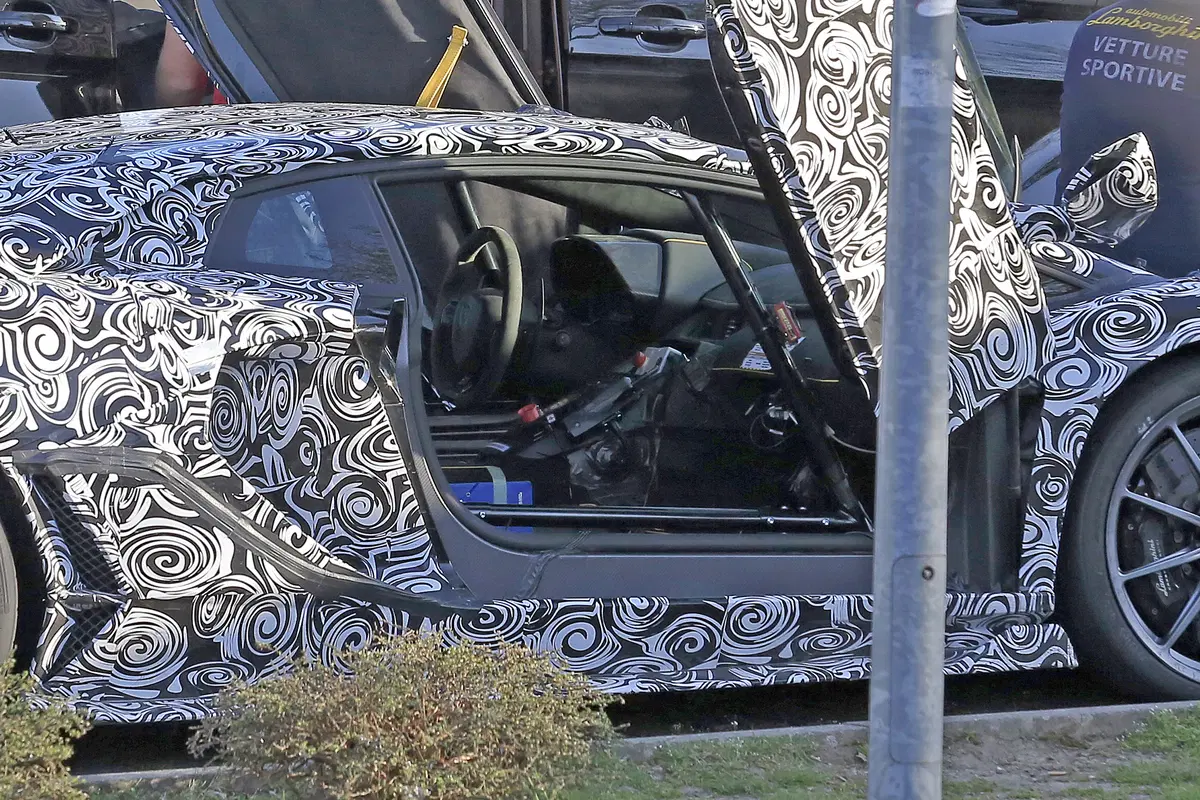 Lamborghini Aventador. È questa la versione Jota?  (6)
