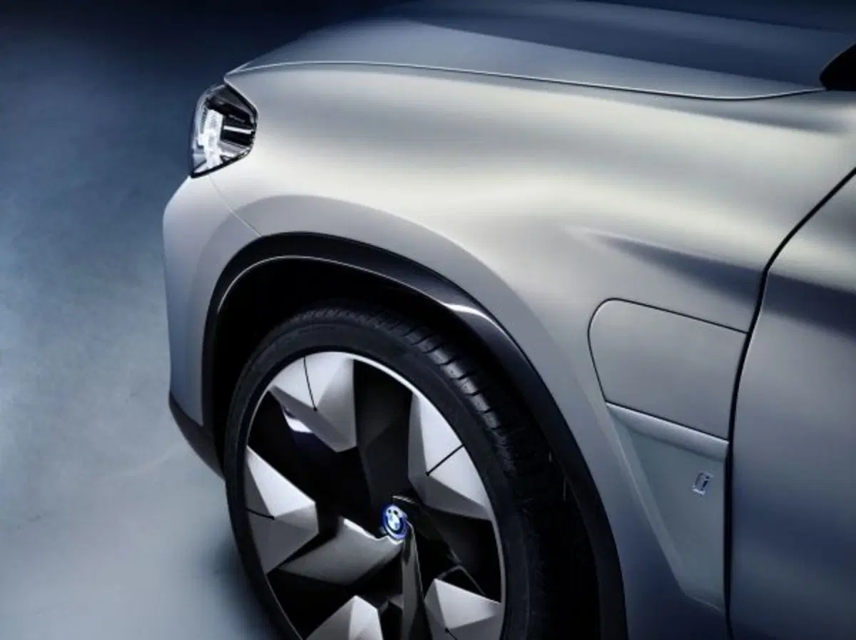 BMW iX3: ecco il nuovo SUV elettrico tedesco made in Cina che sarà in strada fra 2 anni (2)