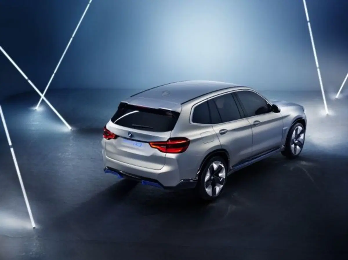 BMW iX3: ecco il nuovo SUV elettrico tedesco made in Cina che sarà in strada fra 2 anni (3)