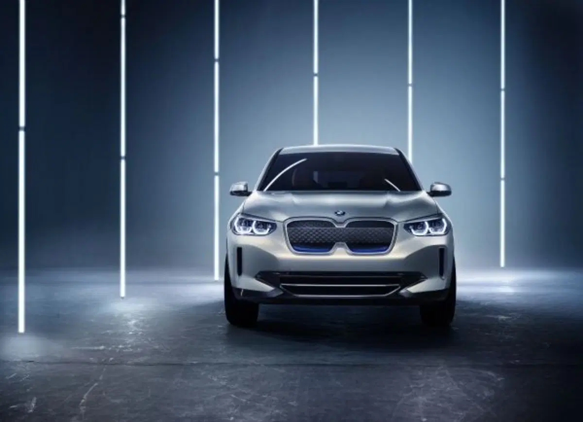 BMW iX3: ecco il nuovo SUV elettrico tedesco made in Cina che sarà in strada fra 2 anni