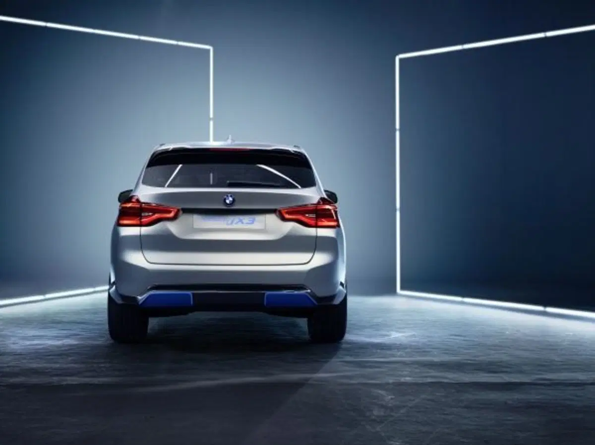 BMW iX3: ecco il nuovo SUV elettrico tedesco made in Cina che sarà in strada fra 2 anni (6)