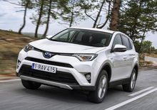 Toyota RAV4 Hybrid 2016: primo contatto su strada [Video]