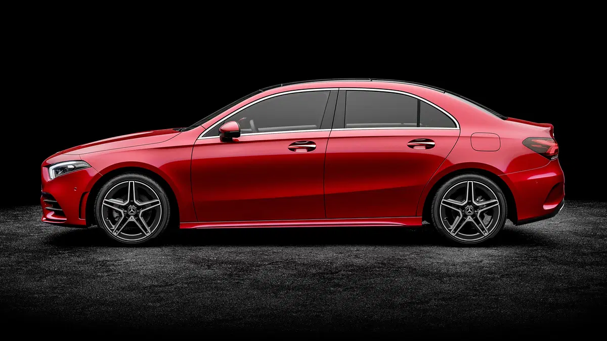 Mercedes Classe A: la versione sedan debutta a Pechino 2018 (3)