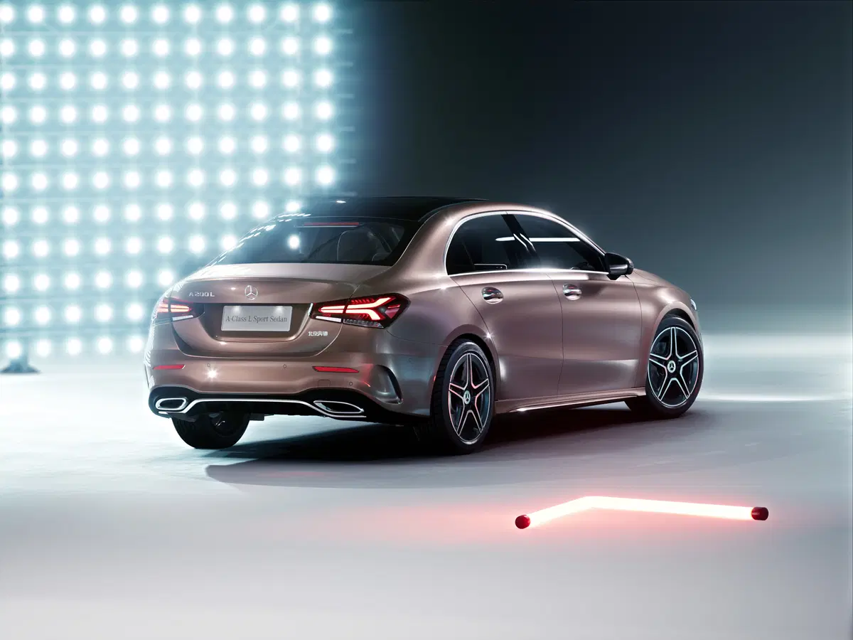 Mercedes Classe A: la versione sedan debutta a Pechino 2018 (9)
