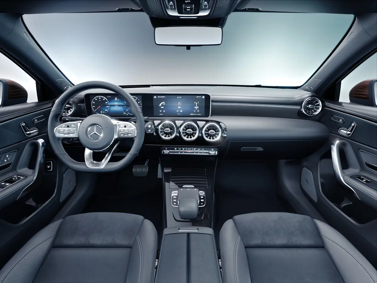 Mercedes Classe A: la versione sedan debutta a Pechino 2018 (10)