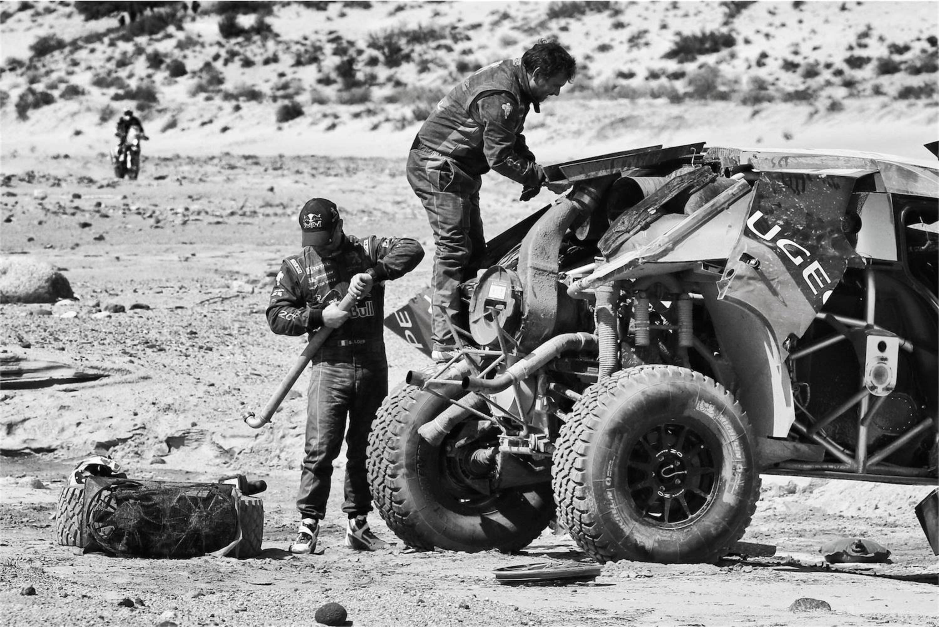 Dakar 2016, le foto degli incidenti pi&ugrave; spettacolari