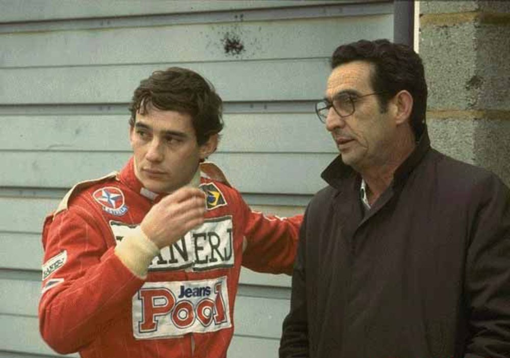 Milton Da Silva, pap&agrave; di Ayrton Senna, seguiva sempre il figlio per i circuiti del mondiale senza essere mai invadente. Mangiava alla Minardi e si faceva spiegare le ricette per prepararle ad Ayrton, che avrebbe dovuto correre la sua ultima stagione di F1 proprio con il Team italiano