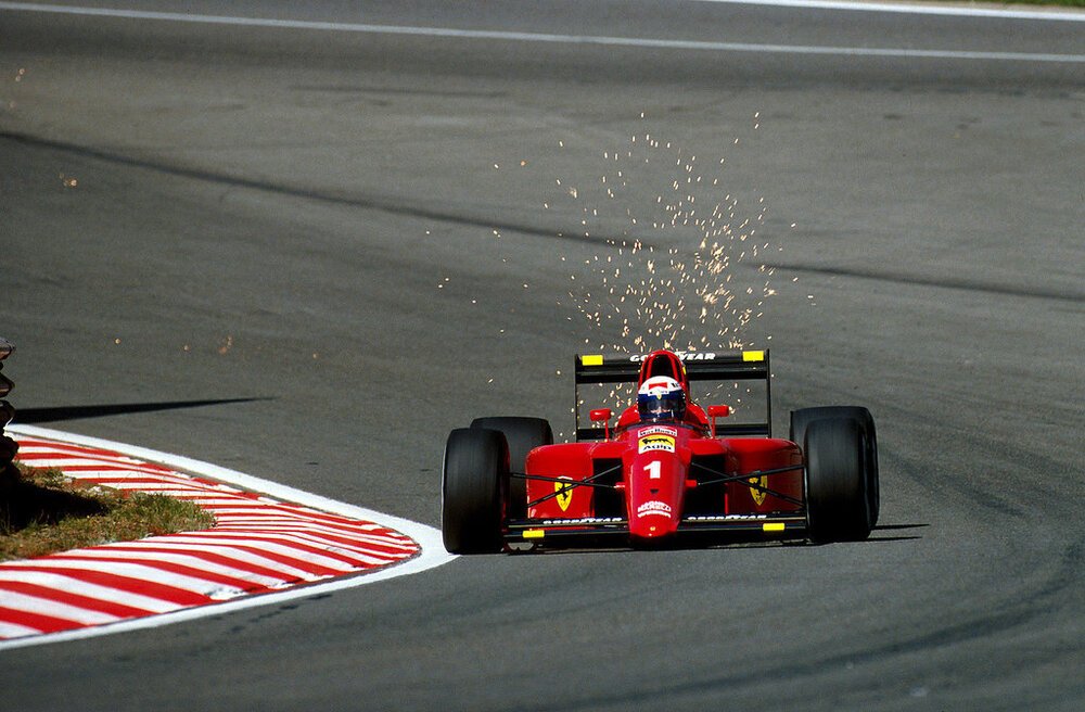 La Ferrari aveva avviato le trattative per far correre con i colori della Casa di Maranello Ayrton Senna, ma Alain Prost mise un veto, facendo cos&igrave; sfumare il precontratto del pilota brasiliano 