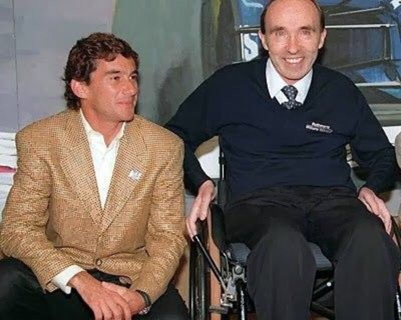 Nonostante quanto decretato dall&#039;esito del processo, la famiglia Senna non smette di chiedersi cosa sia successo ad Ayrton il 1&deg; maggio 1994, ma non per cercare un colpevole. Nella foto Frank Williams con Ayrton Senna