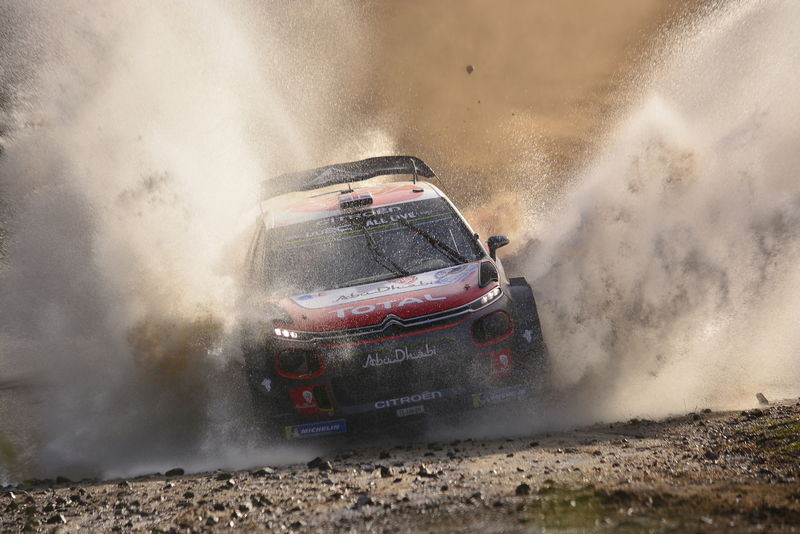 Meeke durante un guado 