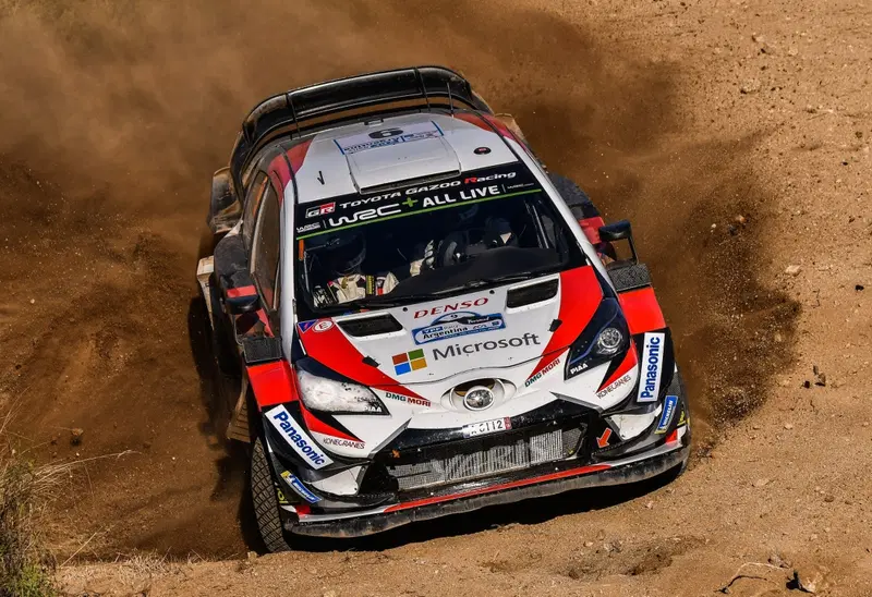 Ott Tanak leader della corsa