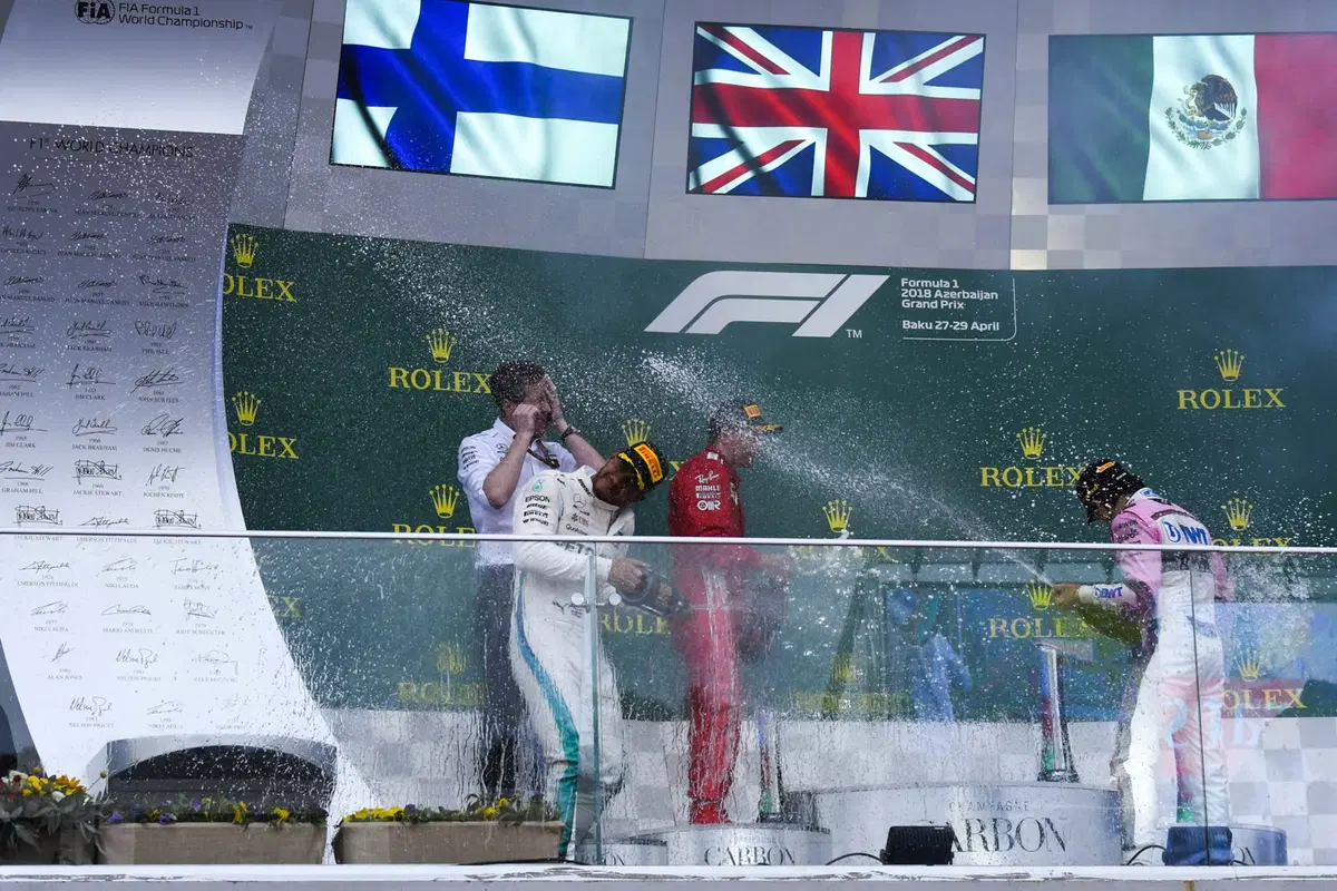 F1, GP Baku 2018: Hamilton vince la lotteria degli ultimi cinque giri (43)