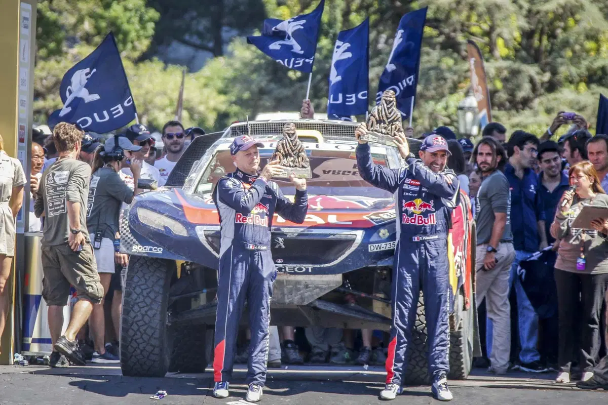 Dakar 2016 Peugeot. Il Magico Trionfo di Peterhansel, Cottret e della 2008 DKR (11)