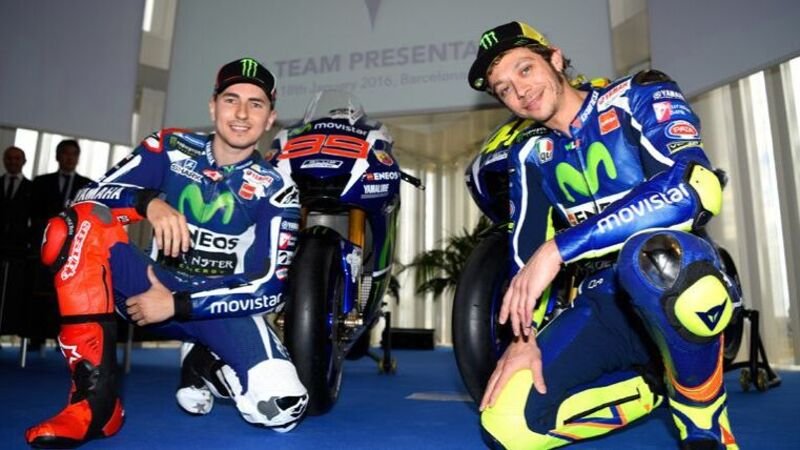 MotoGP: Yamaha presenta la M1 2016 con Rossi e Lorenzo