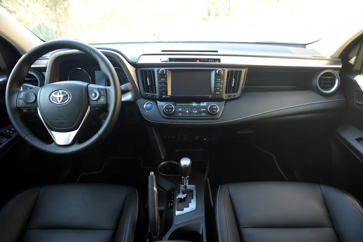 Toyota RAV4 Hybrid 2016 (14)