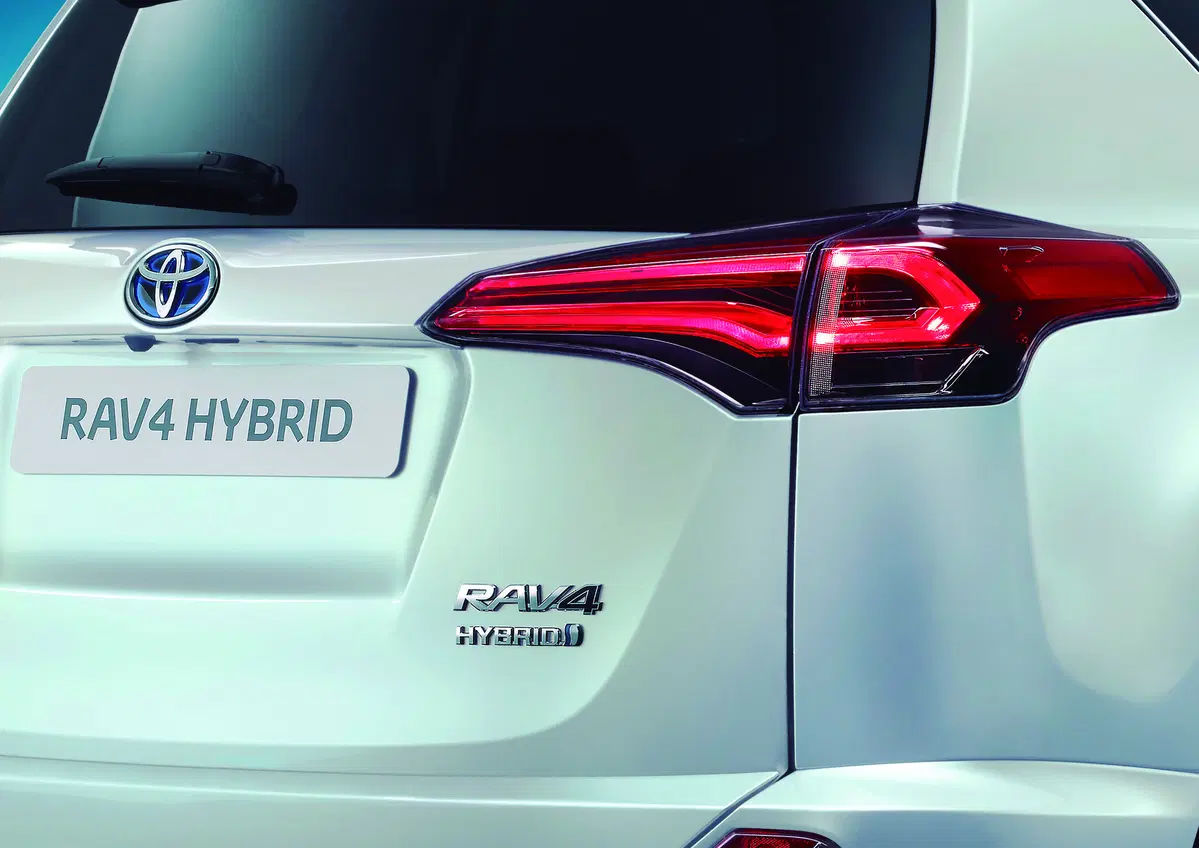 Toyota RAV4 Hybrid 2016 (17)
