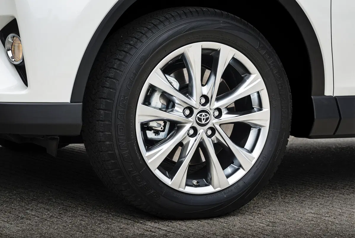 Toyota RAV4 Hybrid 2016 (4)