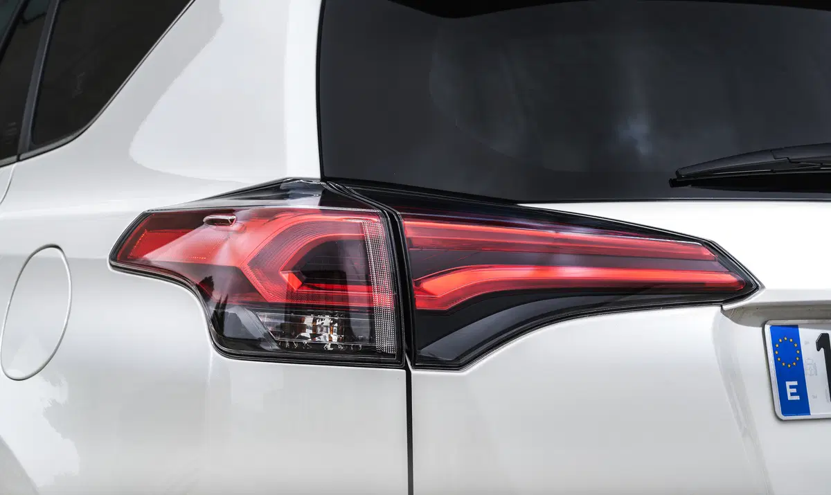 Toyota RAV4 Hybrid 2016 (10)