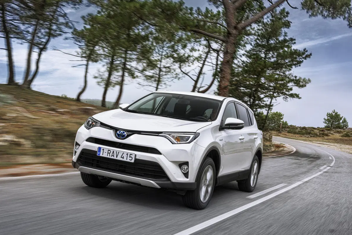 Toyota RAV4 Hybrid 2016 (7)