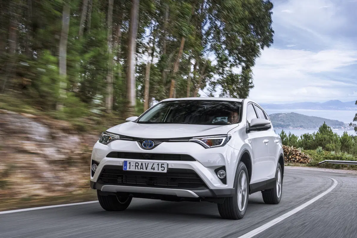Toyota RAV4 Hybrid 2016 (21)