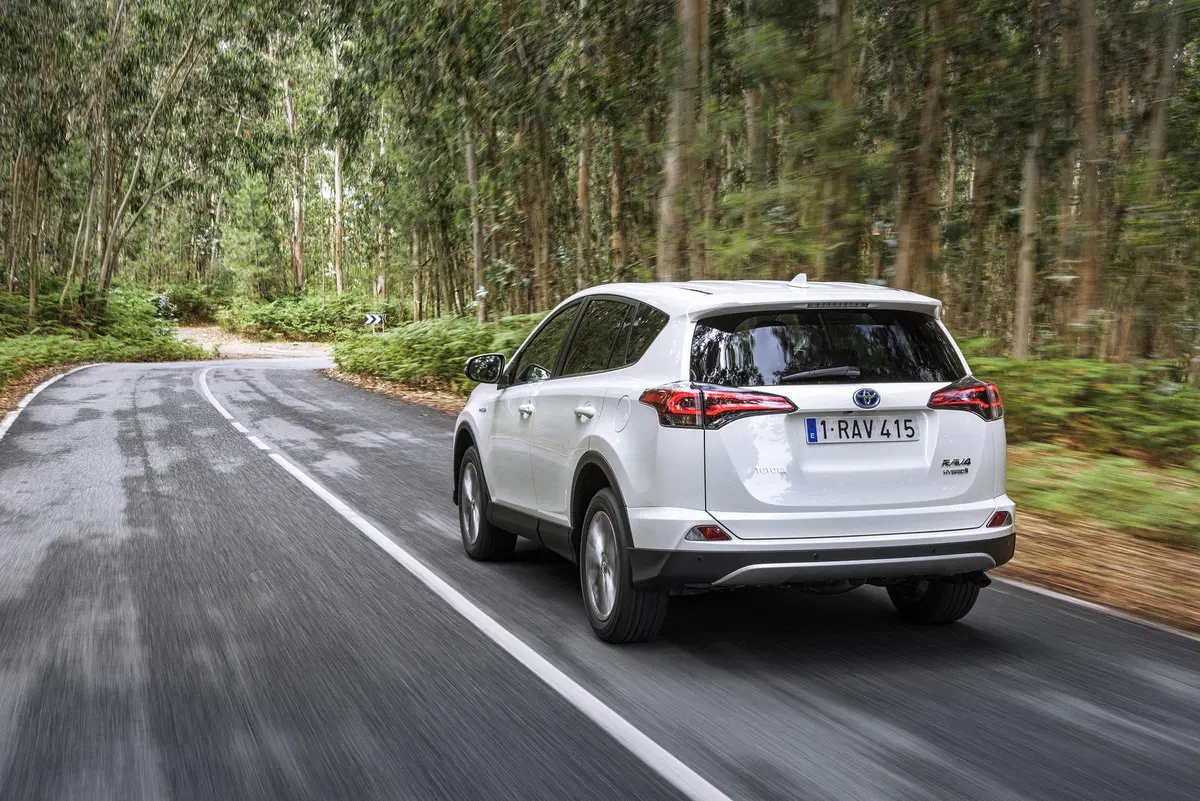 Toyota RAV4 Hybrid 2016 (22)