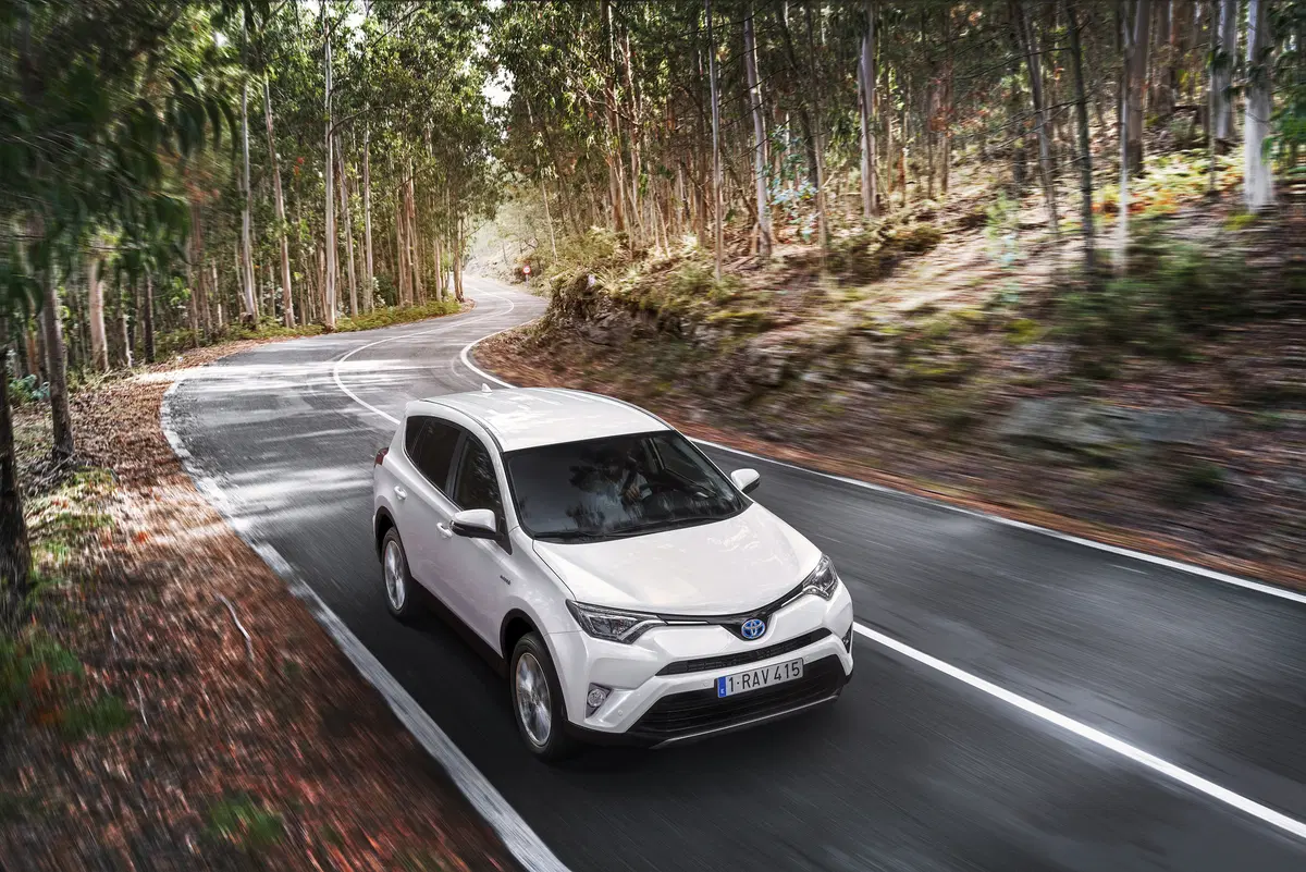 Toyota RAV4 Hybrid 2016 (23)