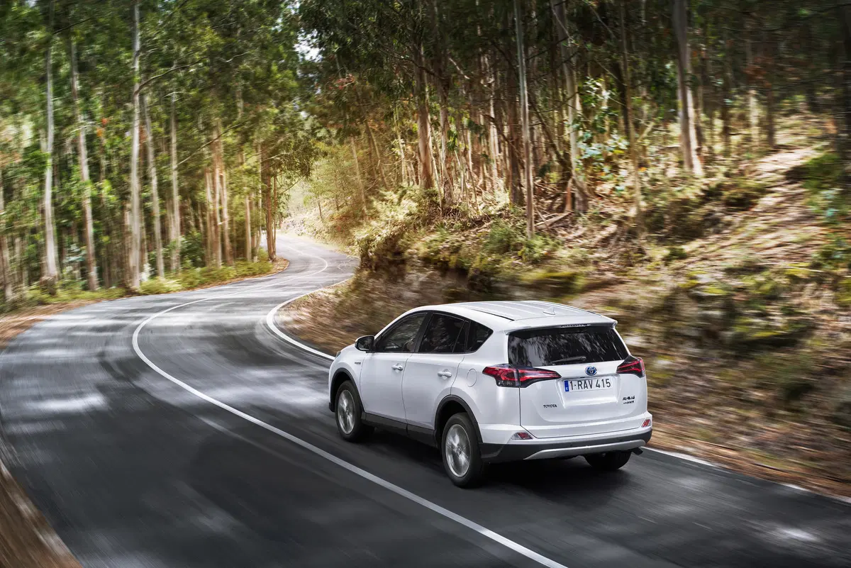 Toyota RAV4 Hybrid 2016 (24)