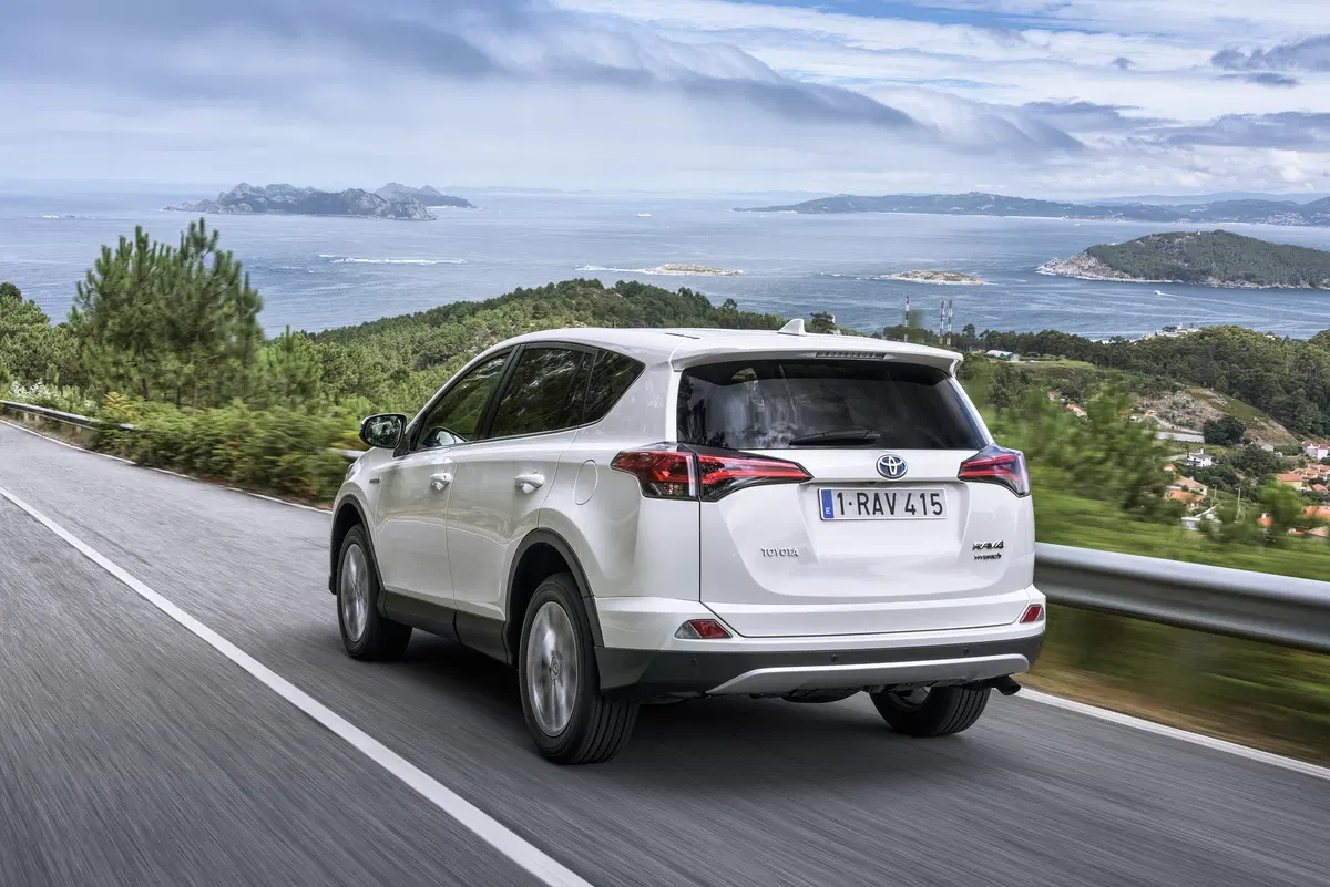 Toyota RAV4 Hybrid 2016 (25)
