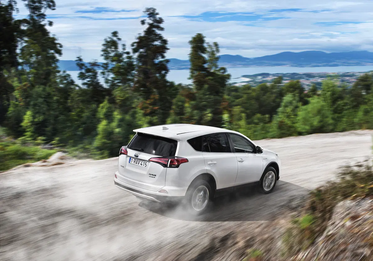 Toyota RAV4 Hybrid 2016 (26)