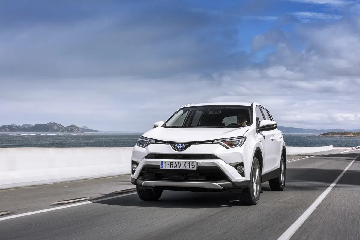 Toyota RAV4 Hybrid 2016 (29)