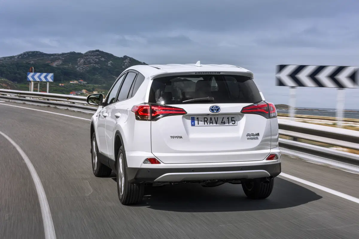 Toyota RAV4 Hybrid 2016 (31)