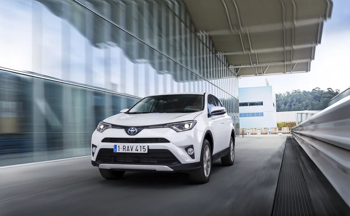 Toyota RAV4 Hybrid 2016 (33)