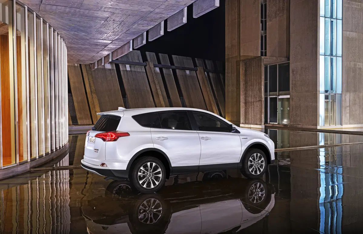 Toyota RAV4 Hybrid 2016 (40)