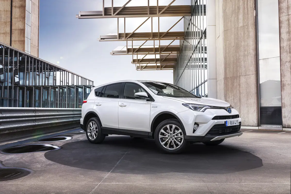 Toyota RAV4 Hybrid 2016 (41)