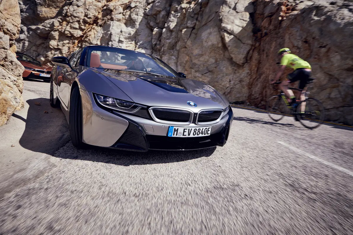 BMW i8 Roadster. Sfizio vestito da supercar [Video] (3)