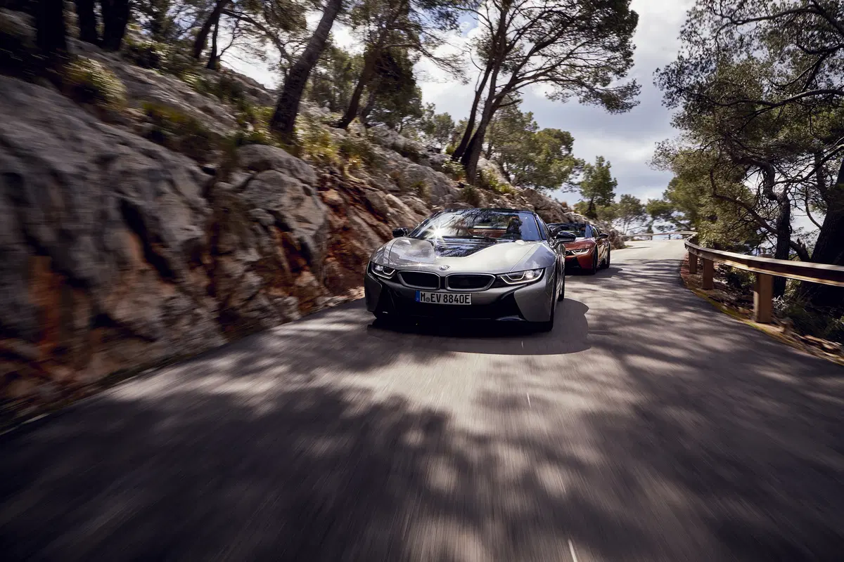 BMW i8 Roadster. Sfizio vestito da supercar [Video] (6)